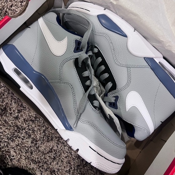 BRAND NEW IN BOX NIKE FLIGHT LEGACY HIGH TOP - Picture 3 of 4